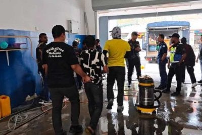 Operasi melibatkan pusat cuci kenderaan, kedai runcit serta kedai aksesori kenderaan.