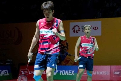 Hasrat Wei Chong-Kai Wun untuk mempertahankan kejuaraan Masters Indonesia tidak kesampaian setelah dikalahkan oleh pasangan tuan rumah. Foto fail Bernama