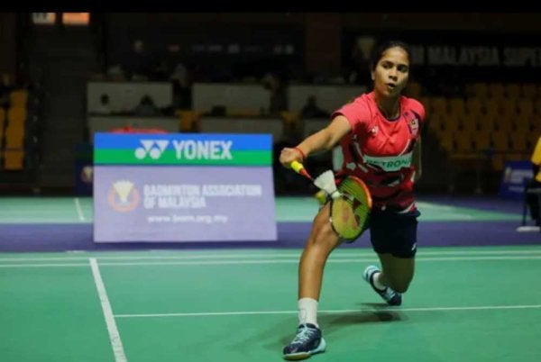 Letshanaa berjaya mara ke separuh akhir Kejohanan Badminton Masters Indonesia.