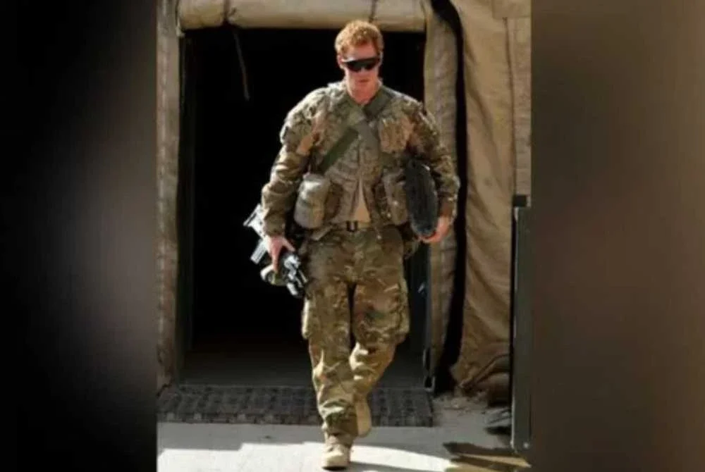 Putera Harry pernah ditugaskan ke Afghanistan selama hampir 10 minggu pada 2007–2008, dan kembali untuk penugasan kedua selama empat bulan pada 2012. - Gambar fail AP