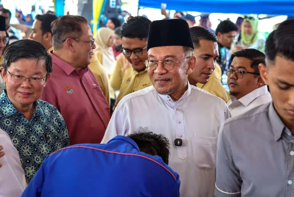 Anwar menghadiri Majlis Perasmian Seberang Perai Aspire Centre dan MBSP Santuni Komuniti di MBSP pada Sabtu. Foto: Bernama 