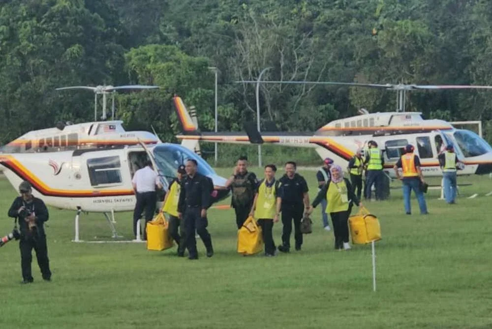 Secara keseluruhan, peti undi yang dibawa keluar menggunakan helikopter adalah dari SK Inarad, SK Ladang Tomanggang, SK Sri Ganda, SK Tundun Bohangin, SK Kuamut, SK Litang dan SK Abai.