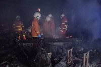 Seramai 10 anggota bomba dikejar ke lokasi kebakaran di Kampung Lausan Batu 4, pada malam Jumaat.