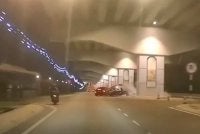 Tangkap layar nahas tersebut yang berlaku di Jalan Pasir Pelangi pada awal pagi Sabtu.