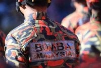 Seorang bapa dan anak lelakinya cedera selepas kereta yang mereka naiki terbabas ke ruang legar sebuah masjid di Senawang. Gambar hiasan.