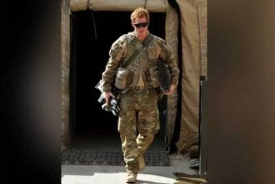Putera Harry pernah ditugaskan ke Afghanistan selama hampir 10 minggu pada 2007–2008, dan kembali untuk penugasan kedua selama empat bulan pada 2012. - Gambar fail AP