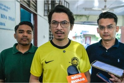 Muhammad Kamil ketika sidang akhbar pada Program Menyelusuri Desa-Jelajah Kasih Madani di Surau Kampung Perak, Bukit Selambau hari ini. - Foto: Bernama