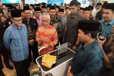 Al-Sultan Abdullah berkenan meninjau pameran sempena Program Wacana Belia Diraja 2026 di sini pada Sabtu.