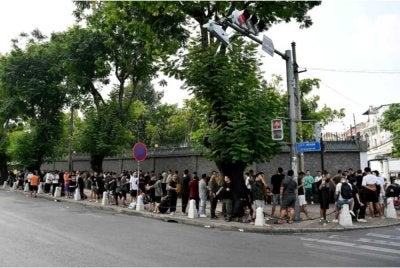 Lebih 2,000 warga Indonesia mendapatkan bantuan daripada Kedutaan Besar Indonesia di Phnom Penh sepanjang minggu lalu untuk pulang ke tanah air - Fotol: Agensi