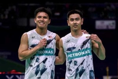 Pasangan profesional beregu lelaki Goh Sze Fei (kanan) dan Nur Izzuddin Rumsani. - Agensi