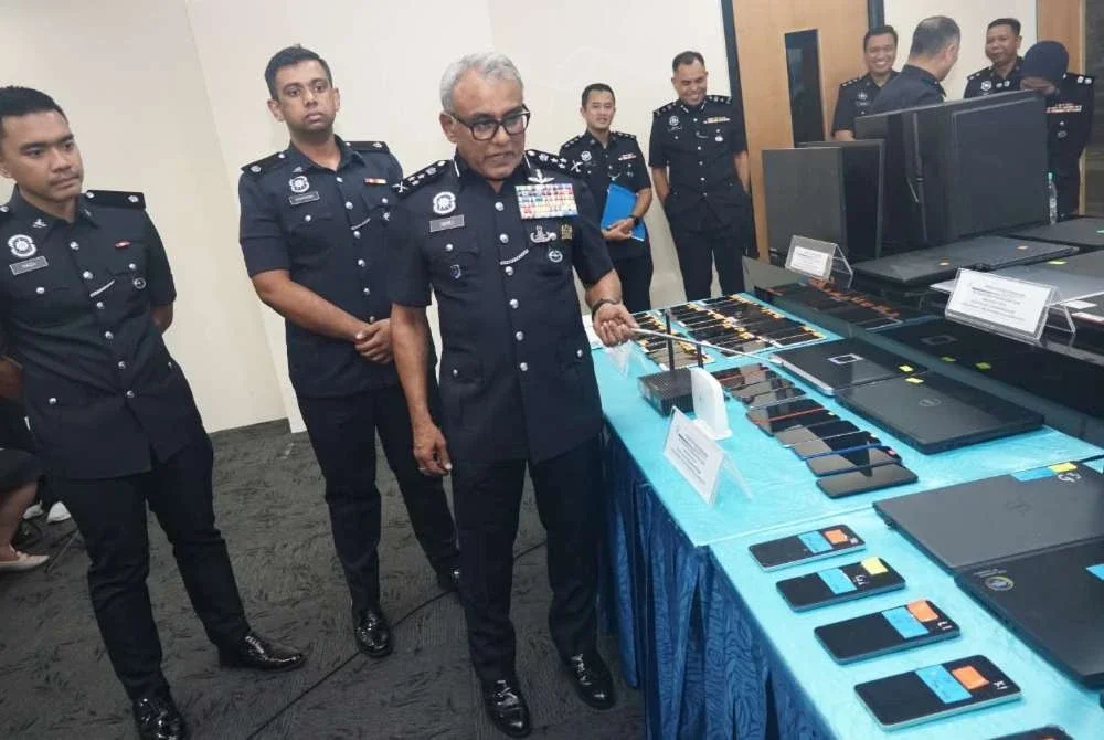 Sidang akhbar PDRM memaparkan kejayaan menumpaskan sindiket penipuan panggilan. Foto JSJK