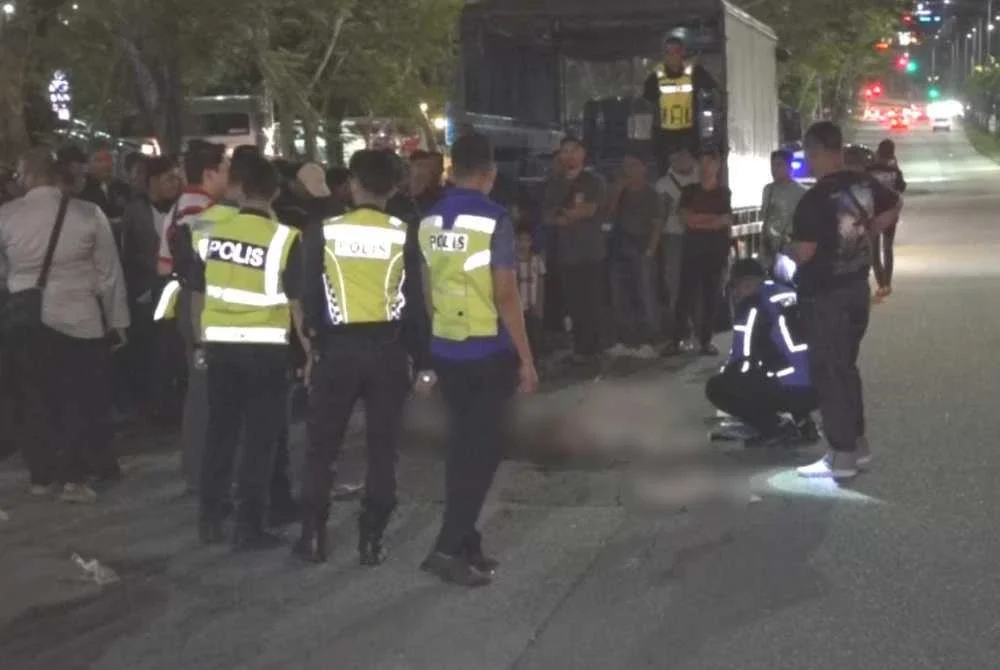 Mangsa meninggal dunia di tempat kejadian kerana mengalami kecederaan parah pada bahagian kepala.