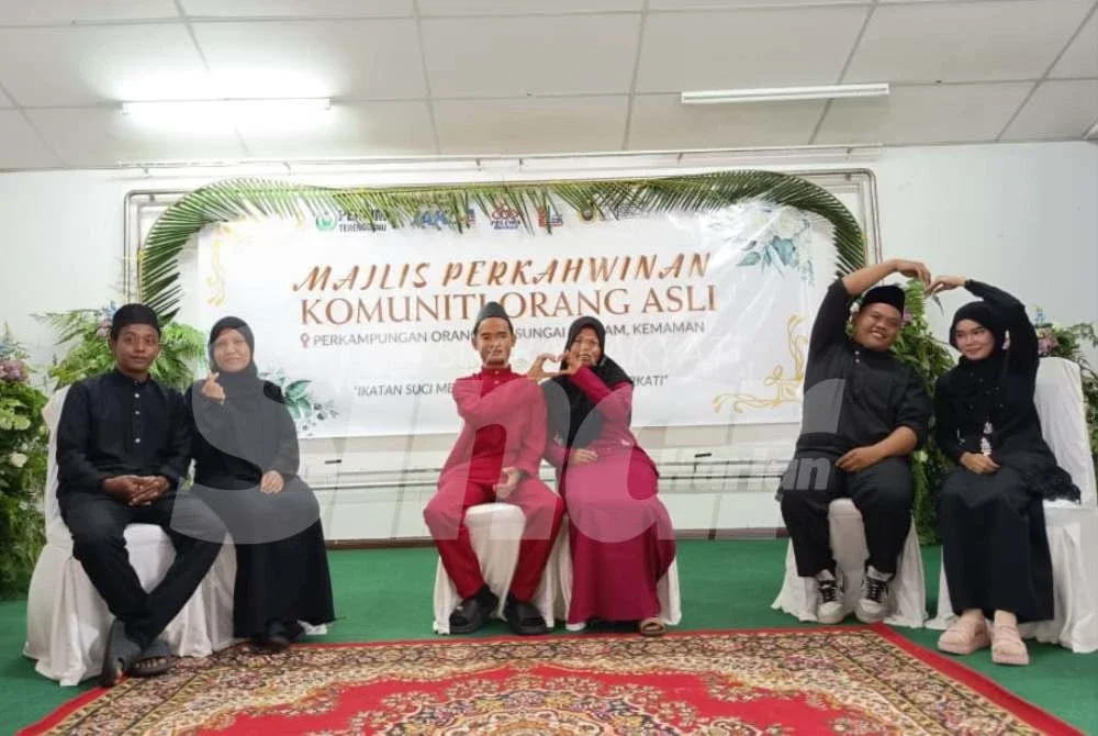 Tiga pasangan pengantin termasuk dua daripadanya yang baharu memeluk Islam diraikan pada Majlis Perkahwinan yang diadakan di Dewan Orang Ramai Kampung Sungai Pergam, Kemaman pada Ahad.