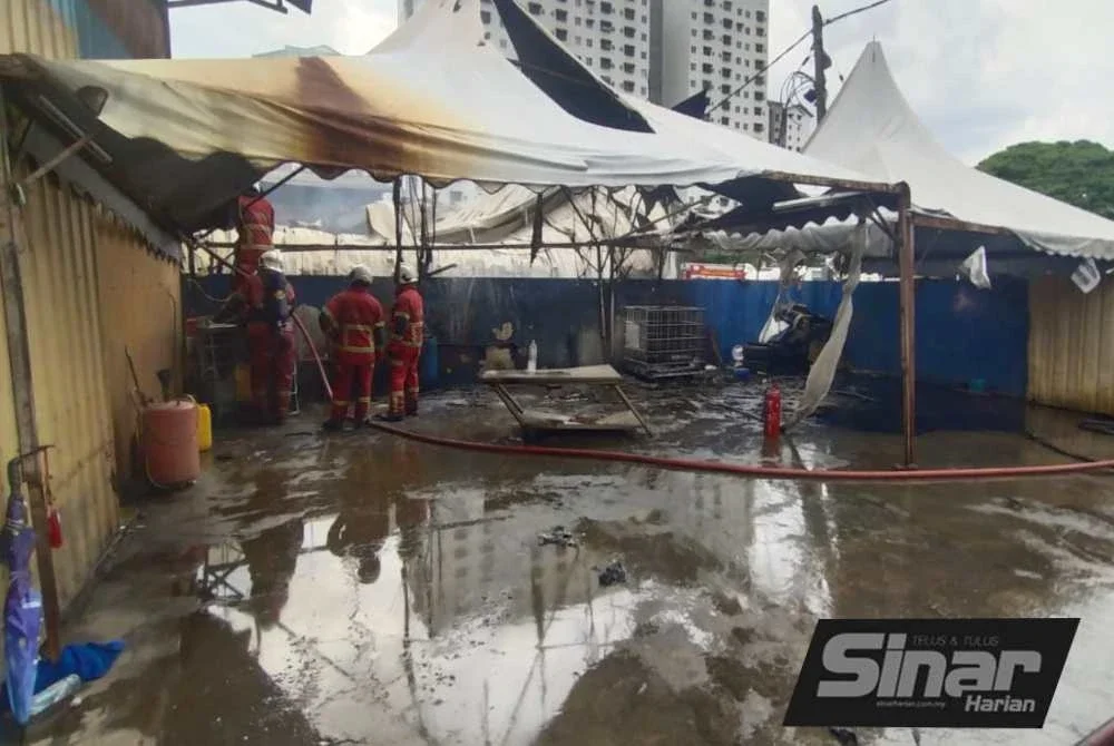 Kebakaran melibatkan sebuah bengkel kenderaan di Seksyen 16 pada Ahad.
