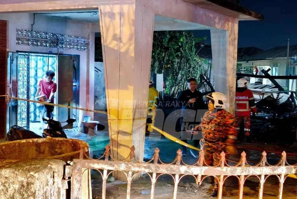 Operasi memadam kebakaran di lokasi kejadian masih dijalankan.Foto: SINAR HARIAN/HAZELEN LIANA KAMARUDIN