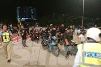 Lokasi digempur pihak polis yang menjalankan operasi pada awal pagi Ahad.