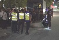 Mangsa meninggal dunia di tempat kejadian kerana mengalami kecederaan parah pada bahagian kepala.