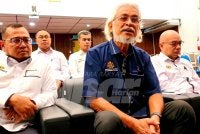 Khalid (tengah) semasa sidang akhbar pada Majlis Amanat Tahun Baharu Lembaga Kemajuan Pertanian Kemubu (KADA) di Ibu Pejabat KADA di Kota Bharu pada Ahad. Foto:SINAR HARIAN/HAZELEN LIANA KAMARUDIN