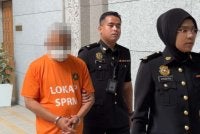 Individu bergelar Tan Sri yang ditahan SPRM berhubung kes tipu pelaburan. Foto: SPRM