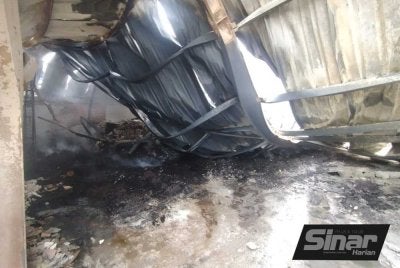 Antara struktur yang terkesan dalam kebakaran pada Ahad.