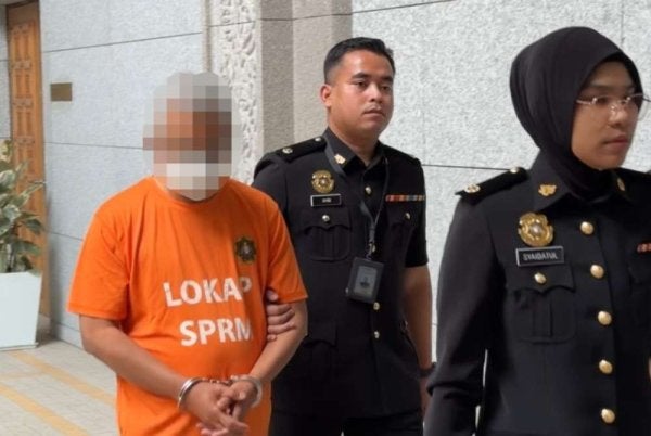 Individu bergelar Tan Sri yang ditahan SPRM berhubung kes tipu pelaburan. Foto: SPRM