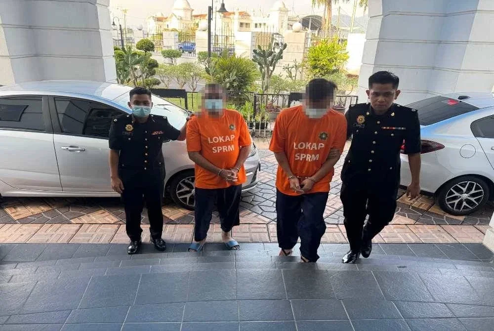 Dua individu melibatkan pengarah syarikat dan pegawai kanan TLDM direman tujuh hari untuk siasatan kes rasuah. Foto: SPRM