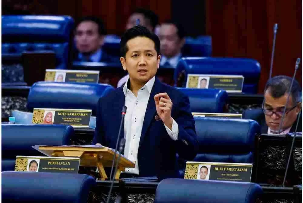 Arthur Joseph Kurup ketika sesi pertanyaan-pertanyaan bagi jawab lisan pada Mesyuarat Pertama, Penggal Kelima Parlimen ke-15 Dewan Rakyat di Bangunan Parlimen, pada Isnin. Foto Bernama 