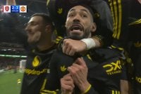 Cunha (tengah) berdepan kemungkinan dikenakan tindakan oleh FA susulan sambutan jaringannya ketika membantu Manchester United menewaskan Arsenal di Stadium Emirates. - FOTO: Agensi