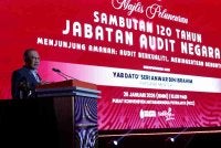 Anwar menyampaikan ucapan pada Majlis Peluncuran Sambutan 120 Tahun Jabatan Audit Negara (JAN), pada Isnin. Foto Bernama