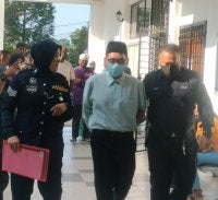 Tertuduh dibawa keluar dari Mahkamah Majistret Kulim.