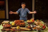 Chef Mumu menunjukkan tarikan utama Centric Bazaar yang menampilkan hidangan ikonik, dekat dengan selera dan budaya masyarakat Malaysia.