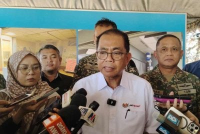 Mohamed Khalid ketika ditemui pada Lawatan Kerja Menteri Pertahanan ke Kem Terendak pada Isnin.