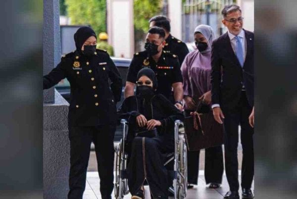 Salwani sebelum ini turut didakwa di Mahkamah Sesyen Kuala Lumpur berhubung kes pengubahan wang haram.