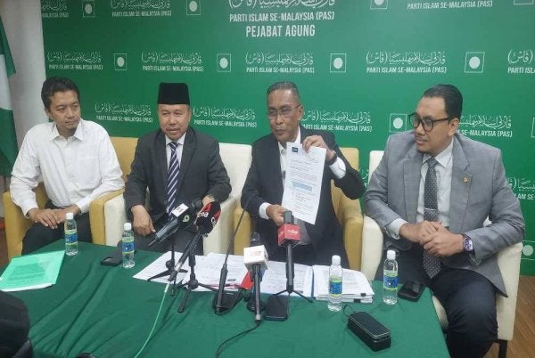Takiytuddin bercakap kepada pemberita ketika sidang media Timbalan Setiausaha Agung PN di Pejabat Agung Pas Pusat, Jalan Raja Laut, Kuala Lumpur pada Isnin.
