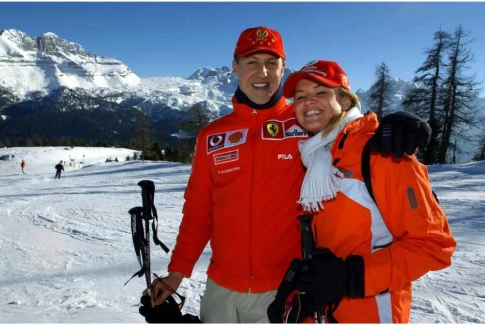 Schumacher (kiri) tidak pernah muncul di khalayak ramai selepas terlibat dalam kemalangan ski ngeri di Pergunungan Alps, Perancis pada 2013. Foto Agensi