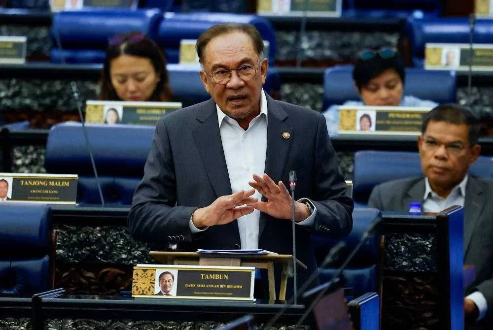 Perdana Menteri Datuk Seri Anwar Ibrahim ketika sesi pertanyaan-pertanyaan dan jawab lisan pada Mesyuarat Pertama, Penggal Kelima Parlimen ke-15 Dewan Rakyat di Bangunan Parlimen hari ini.- Foto Bernama 