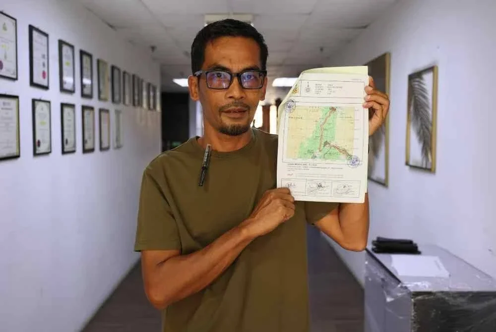 Pemilik lesen mendulang emas di Kelantan, Ahmad Fauzan mengakui terkejut apabila dokumen yang dikeluarkan kerajaan negeri seperti sekeping geran tanah.

