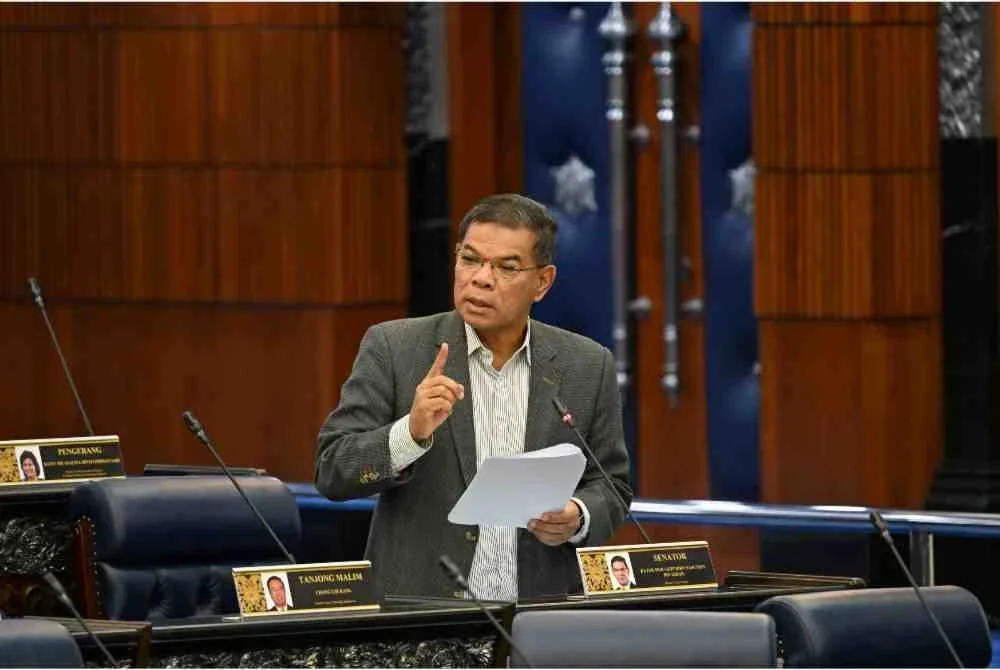 Saifuddin Nasution ketika sesi pertanyaan menteri di Dewan Rakyat pada Selasa. Foto: Jabatan Penerangan