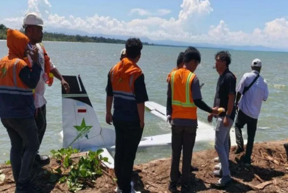 Sebuah pesawat Smart Air jenis Caravan (PK-SNS) yang dalam perjalanan dari Nabire ke Kaimana, Papua Barat, terhempas di perairan Nabire.