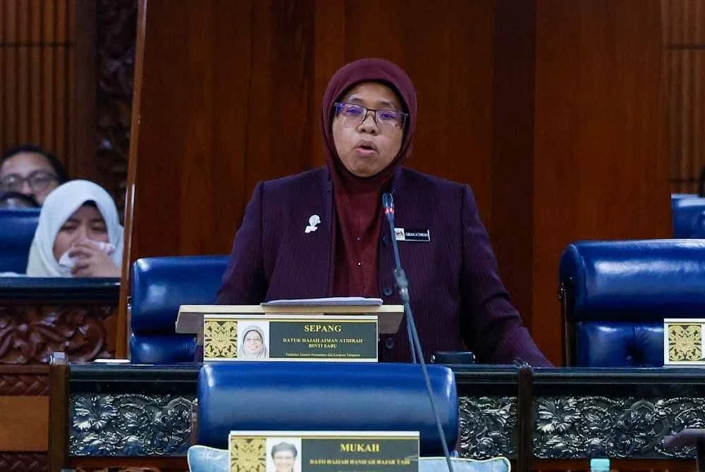 Timbalan Menteri Perumahan dan Kerajaan Tempatan merangkap Ahli Parlimen Sepang Datuk Aiman Athirah Sabu ketika sesi pertanyaan-pertanyaan dan jawab lisan pada Mesyuarat Pertama, Penggal Kelima Parlimen ke-15 Dewan Rakyat di Bangunan Parlimen hari ini. Foto Bernama 