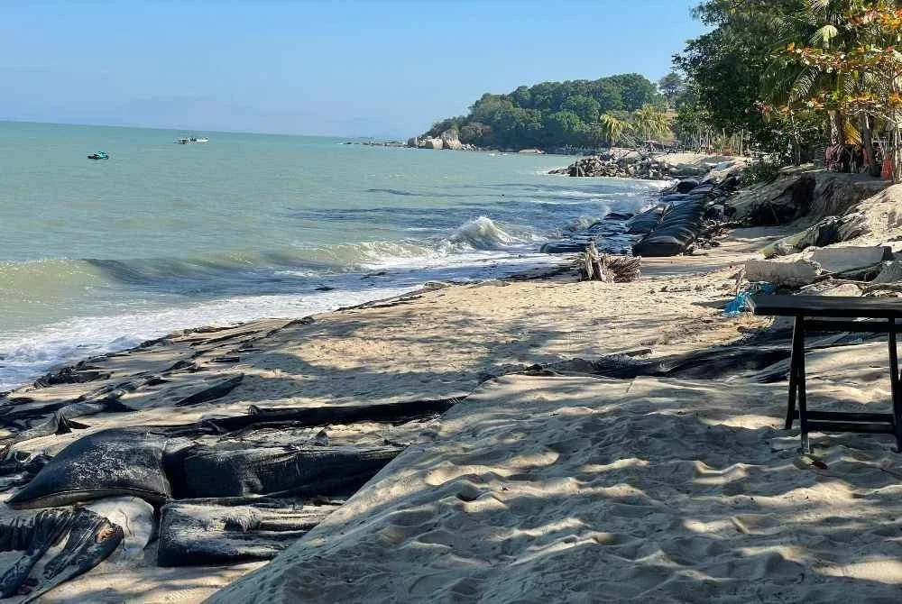 JPS kini sedang menjalankan siasatan terperinci bagi mengenal pasti faktor sebenar yang menyumbang kepada peningkatan kadar hakisan di kawasan berkenaan.