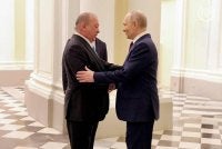 Sultan Ibrahim (kiri) disambut mesra oleh Putin di Muzium Hermitage pada Isnin. Foto: FB Sultan Ibrahim Sultan Iskandar