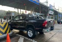 Keadaan Toyota Hilux dipandu mangsa selepas terbabit kemalangan di Plaza Tol Bentong pada Isnin.