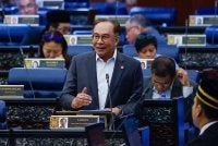 Perdana Menteri, Datuk Seri Anwar Ibrahim ketika sesi pertanyaan-pertanyaan dan jawab lisan pada Mesyuarat Pertama, Penggal Kelima Parlimen ke-15 Dewan Rakyat di Bangunan Parlimen hari ini. Foto Bernama 