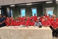 Isa (duduk, tiga dari kiri) pada sidang akhbar Ketua Bahagian Bersatu Johor di Kempas pada Selasa.