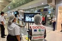 Langkah saringan di lapangan terbang utama diperketatkan bagi memastikan keselamatan penumpang dari kawasan berisiko - Foto: Agensi