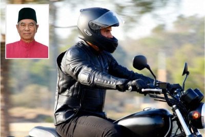 Meskipun penunggang atau pembonceng memakai topi keledar, hentaman kuat masih boleh menyebabkan gegaran otak, pendarahan dalam kepala atau kecederaan otak yang serius. Foto dijana AI (Gambar kecil: Zainal Ariffin)