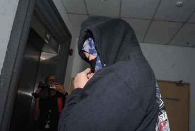 Ruhaya tiba di Mahkamah Sesyen Johor Bahru pada Selasa.