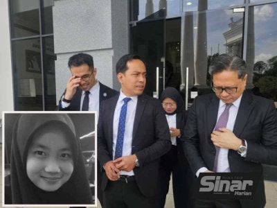 Shahlan (tengah) bersama rakan pasukannya ketika ditemui pemberita di pekarangan Kompleks Mahkamah Kota Kinabalu. Gambar kecil: Allahyarham Zara.
