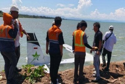 Sebuah pesawat Smart Air jenis Caravan (PK-SNS) yang dalam perjalanan dari Nabire ke Kaimana, Papua Barat, terhempas di perairan Nabire.